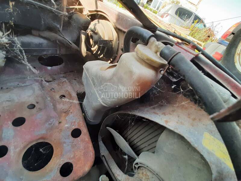 151 boca hladnjaka za Toyota Carina od 1984. do 1988. god.