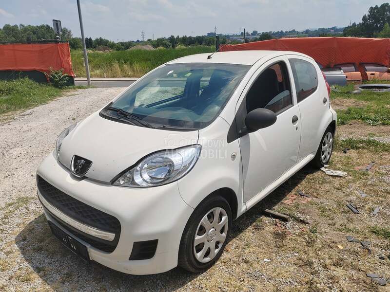 Peugeot 107 1.0b 2008. god. -  kompletan auto u delovima