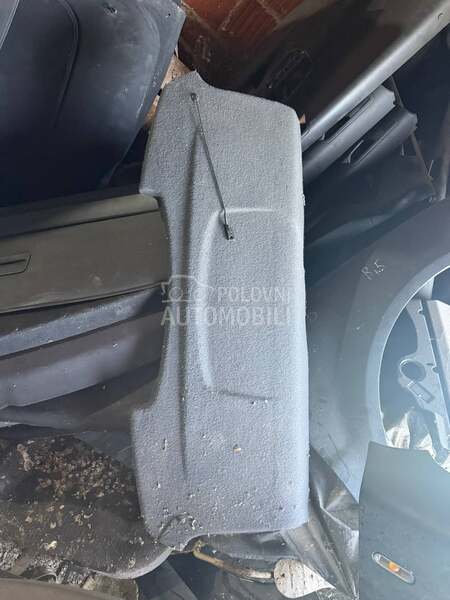 Polica za Volkswagen Fox od 2000. do 2007. god.
