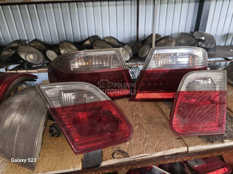 W210 Stop svetla limuzina za Mercedes Benz E 200, E 220, E 230 ... od 1996. do 2001. god.
