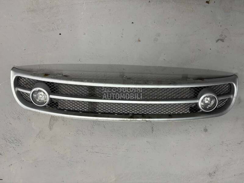 Centralna resetka sa maglenkom za Volkswagen Buba od 2000. do 2005. god.