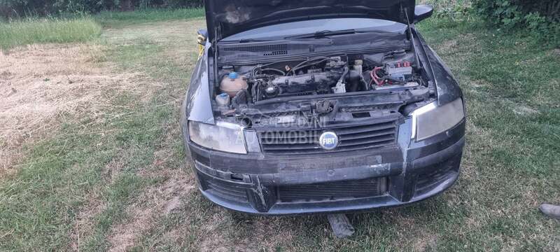 Fiat Stilo -  kompletan auto u delovima
