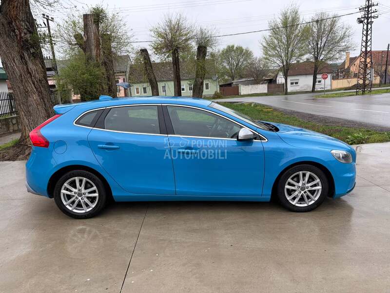 Volvo V40 2013 photo 2