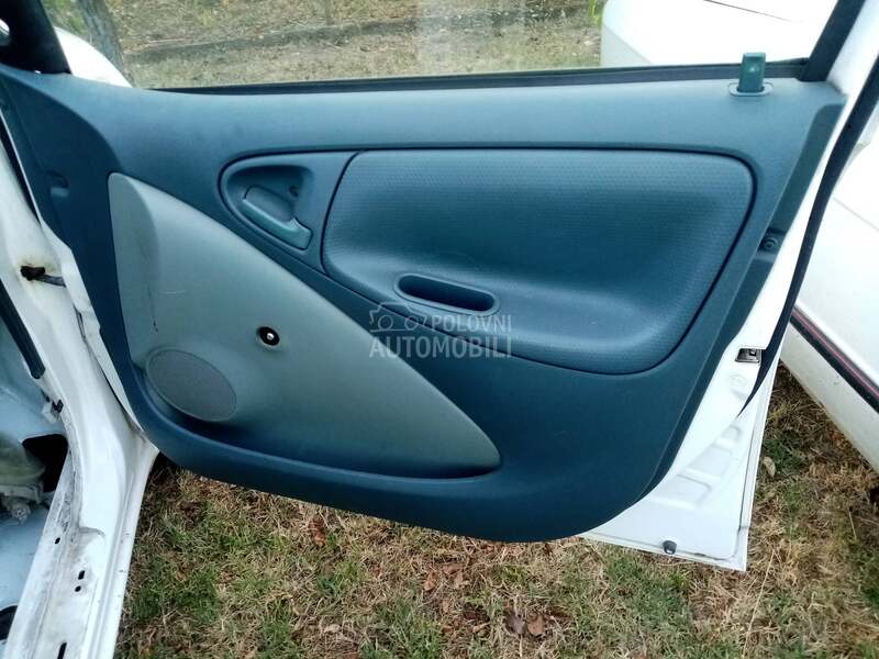 tapacir vrata za Toyota Yaris od 1999. do 2004. god.