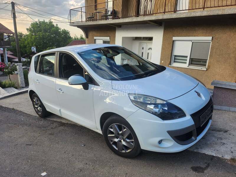 Renault Scenic 2011. god. -  kompletan auto u delovima
