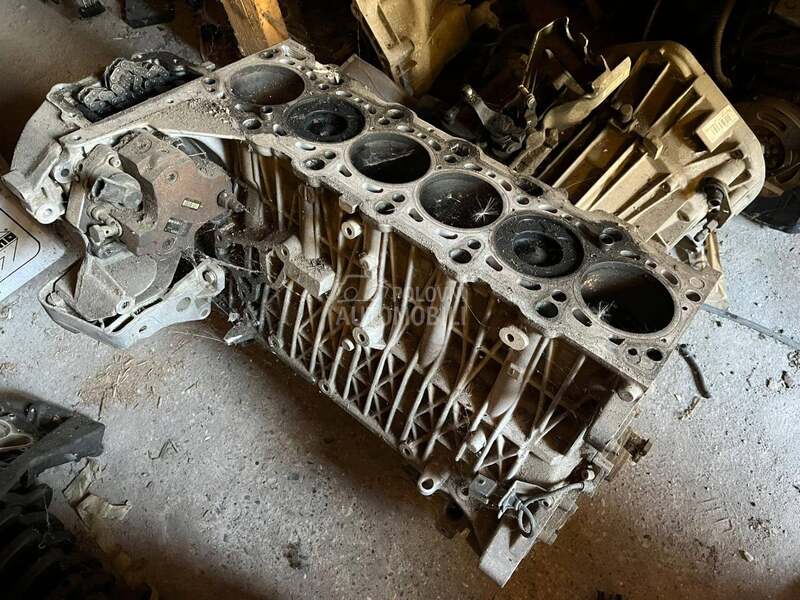Polumotor za BMW 330, 530, 730 ...