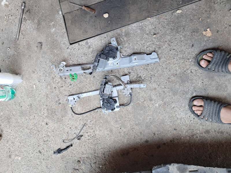 Podizaci stakla za Renault Scenic od 2002. do 2008. god.
