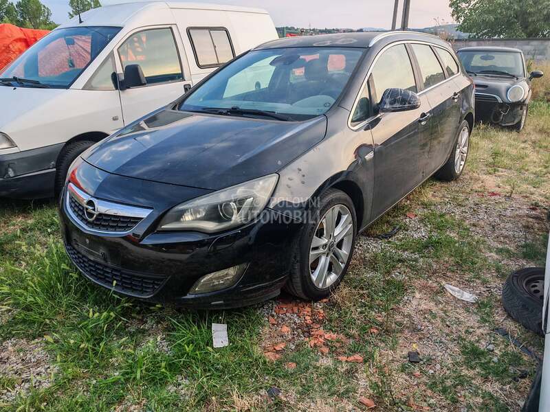 Opel Astra J 2.0d 2011. god. -  kompletan auto u delovima