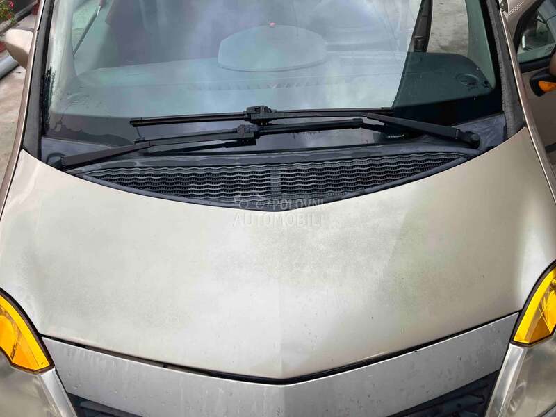 Hauba šampanj TED12 za Renault Modus od 2004. do 2012. god.