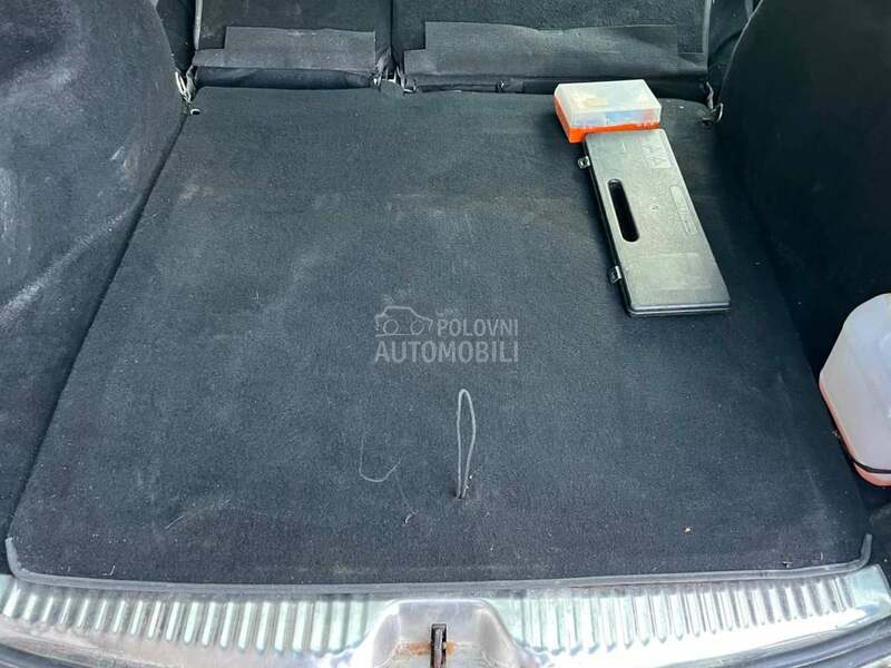 Pod gepeka (karavan) za Renault Laguna od 2000. do 2007. god.