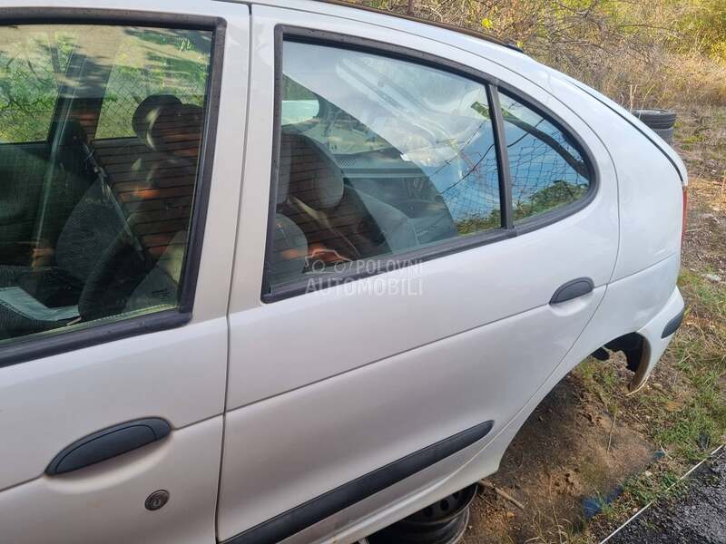 megan 1 vrata za Renault Megane od 1999. do 2004. god.