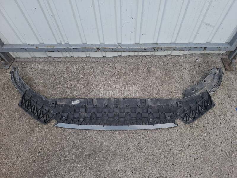 donji deo prednjeg branika za Audi A1