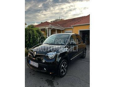 Renault Twingo MULTIMEDIJA (može zamena), 7.750 €, 2017. Hečbek, Benzin | 898 cm3, 84.000 km, 66kW (90 KS), Manuelni 5 brzina, 4/5 vrata, 4 sedišta, Obrenovac