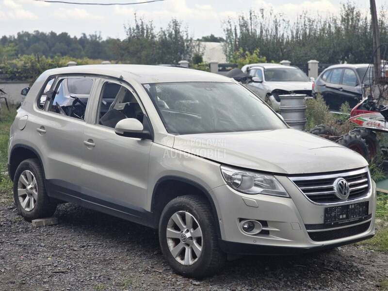 Farovi,krila i lajsne za Volkswagen Tiguan od 2008. do 2012. god.