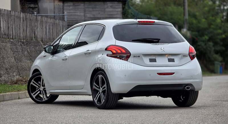 Peugeot 208 2015 photo 3