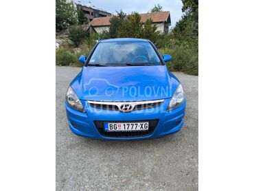 Hyundai i30 , 2.499 €, 2009. Hečbek, Benzin | 1396 cm3, 235.000 km, 80kW (109 KS), Manuelni 5 brzina, 4/5 vrata, 5 sedišta, Petrovaradin