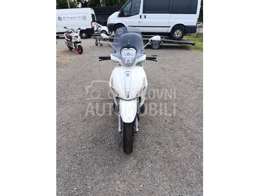 Piaggio Beverly 350, 2.550 €, 2012. , 330 cm3, 47.000 km, 24kW (33 KS), Scooter, Subotica
