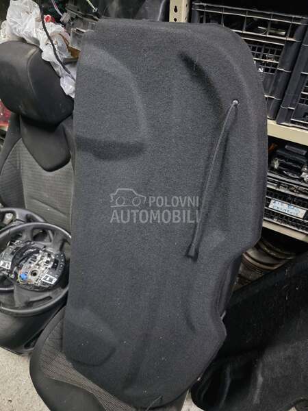 Polica gepeka za Peugeot 208