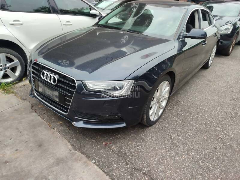 Audi A5 -  kompletan auto u delovima