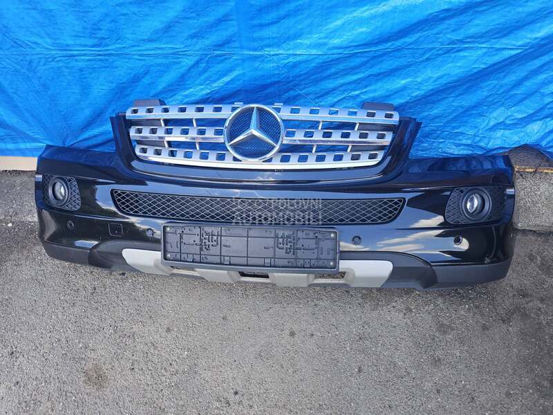 Prednji branik crni za Mercedes Benz ML Klasa od 2005. do 2008. god.