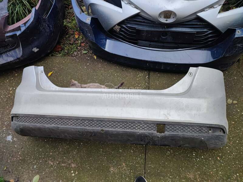 Branik za Ford Focus od 2011. do 2015. god.