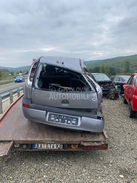 Opel Corsa C -  kompletan auto u delovima