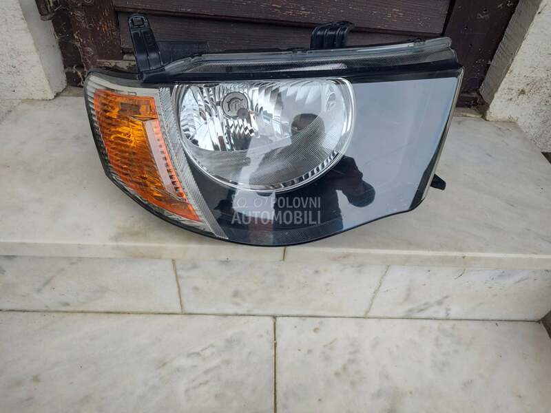 far desni za Mitsubishi L200 od 2006. do 2013. god.