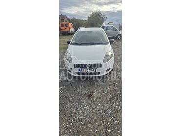 Fiat Grande Punto 1.3 multidjet, 2.800 €, 2007. Limuzina, Dizel | 1248 cm3, 231.000 km, 55kW (75 KS), Manuelni 5 brzina, 4/5 vrata, 5 sedišta, Šabac