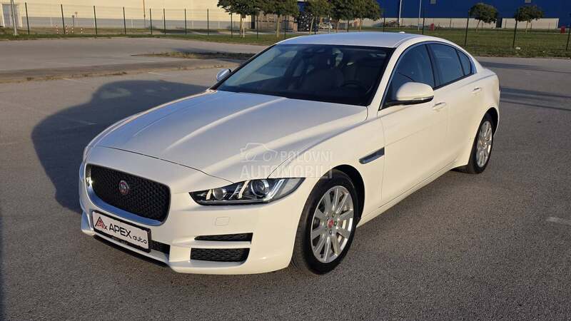 Jaguar Xe 2018 photo 2