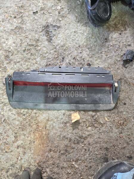 Trece stop svetlo za Volkswagen Passat B6 od 2004. do 2008. god.
