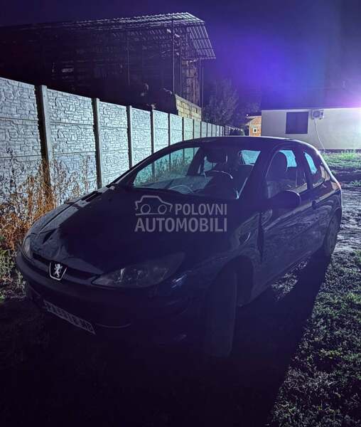 Peugeot 206 2000. god. -  kompletan auto u delovima