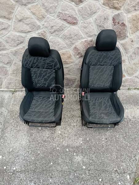 Sedista za Peugeot 3008