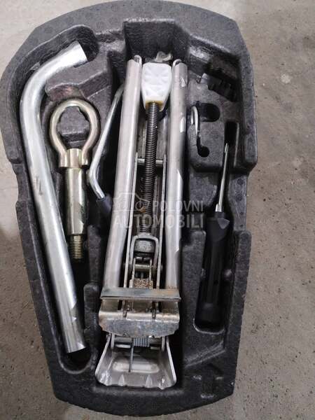 set dizalica kljuc i kuka za Seat Ibiza