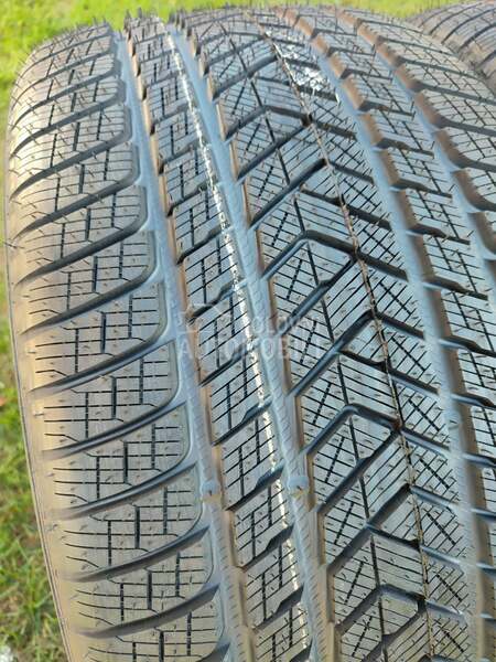 Pirelli 325/40 R22 Zimska