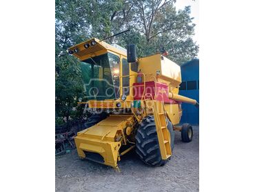 New Holland TR 85 (može zamena), 20.000 €, 1990. , Standardni kombajn, 279kW (379 KS), Velika Krsna