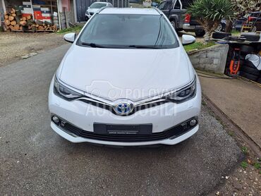 Toyota Auris 1.8, 10.990 €, 2015. Karavan, Hibridni pogon | 1798 cm3, 306.000 km, 73kW (99 KS), Automatski / poluautomatski, 4/5 vrata, 5 sedišta, Jagodina