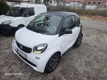 Smart ForTwo 1.0, 5.999 €, 2015. Hečbek, Benzin | 999 cm3, 110.000 km, 52kW (71 KS), Manuelni 5 brzina, 2/3 vrata, 2 sedišta, Beograd