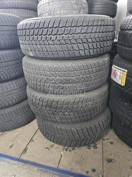Nexen 235/65 R17 Zimska