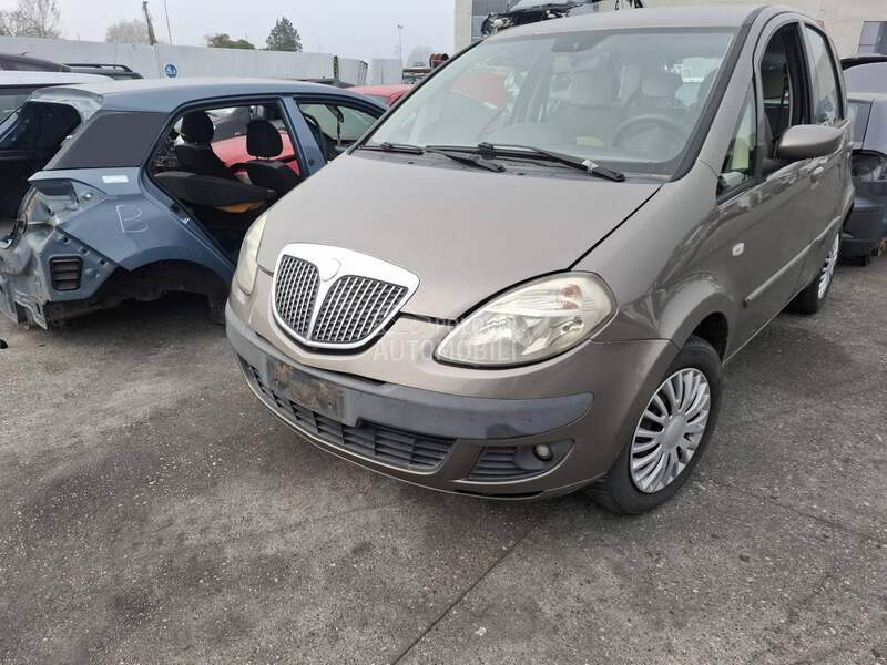 hauba za Lancia Ypsilon