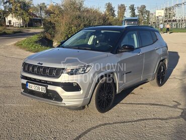 Jeep Compass 1.3 plug in, 28.000 €, 2022. Džip/SUV, Hibridni pogon | 1332 cm3, 32.000 km, 132kW (179 KS), Automatski / poluautomatski, 4/5 vrata, 5 sedišta, Valjevo
