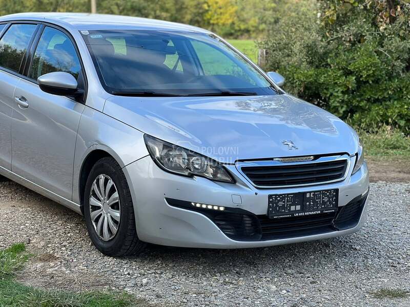Far desni za Peugeot 308 od 2014. do 2021. god.