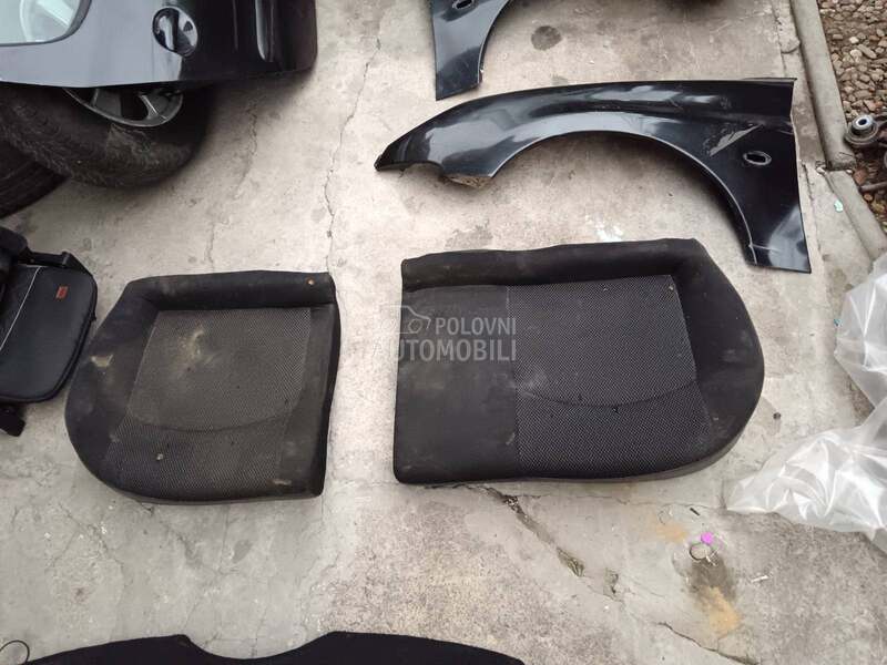 Zadnja sedista za Peugeot 206