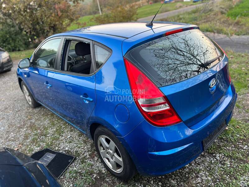 Polustranica leva za Hyundai i30 od 2007. do 2012. god.
