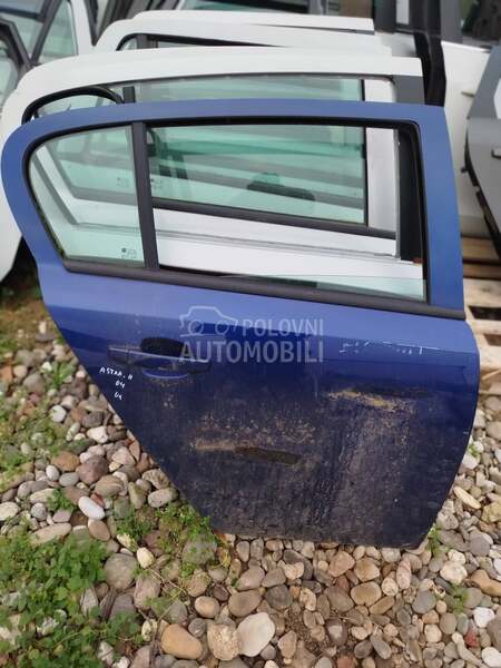 Zadnja desna vrata hecbek za Opel Astra H od 2004. do 2007. god.