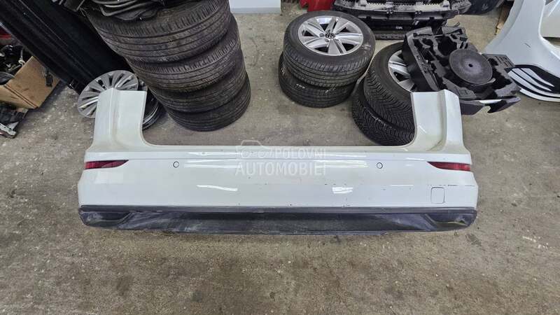 branik za Volkswagen Golf 8