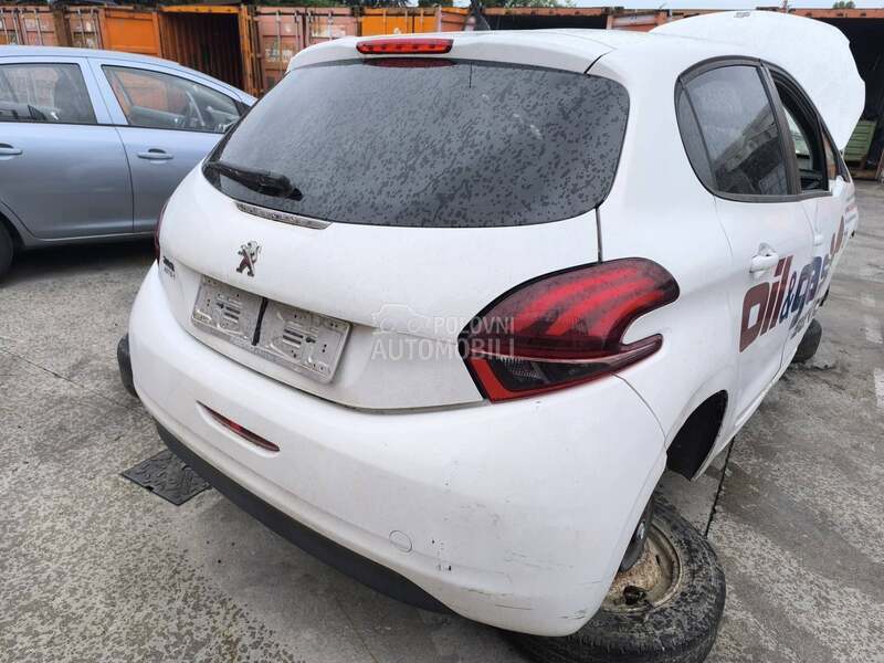 Peugeot 208 2015. god. -  kompletan auto u delovima