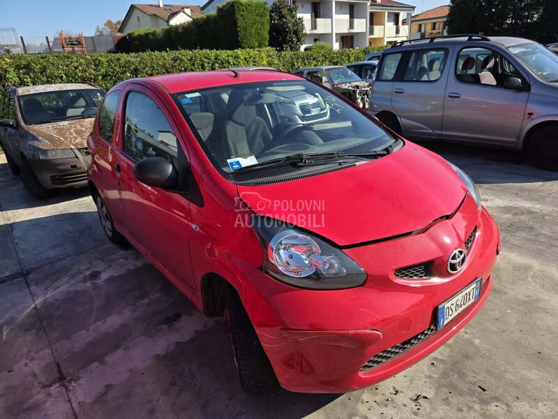Toyota Aygo 2010. god. -  kompletan auto u delovima