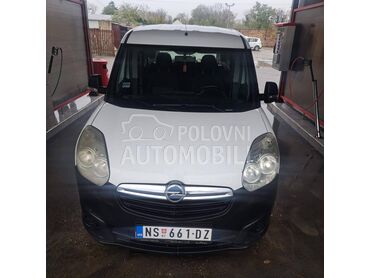 Opel Combo , 4.599 €, 2013. Monovolumen (MiniVan), Dizel | 1598 cm3, 211.000 km, 66kW (90 KS), Manuelni 6 brzina, 4/5 vrata, 5 sedišta, Novi Sad