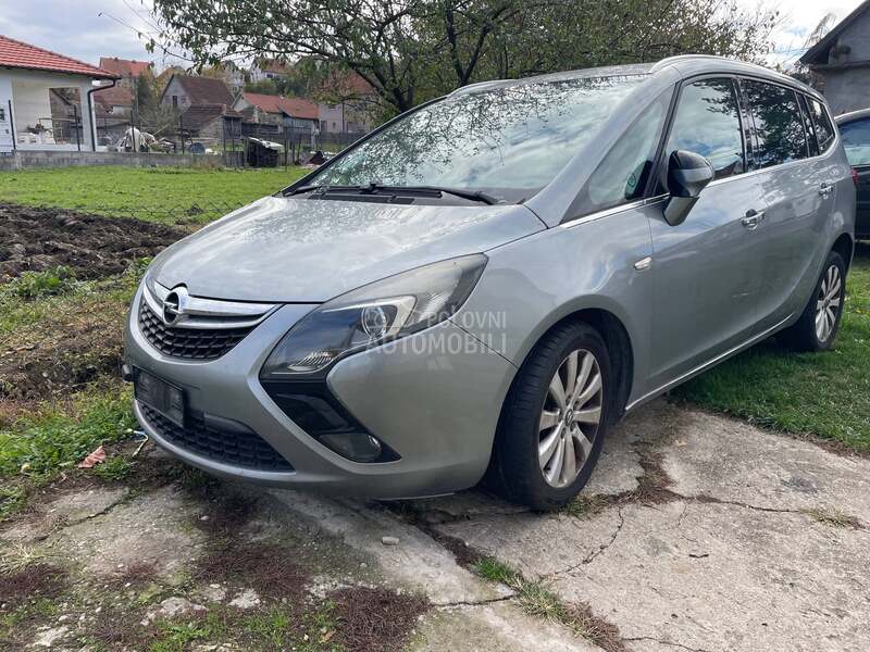 Farovi za Opel Zafira od 2012. do 2016. god.