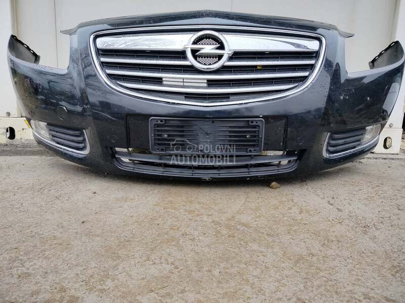 Crni prednji branik za Opel Insignia od 2008. do 2013. god.